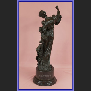 Duża figurka z brązu kobieta w długiej sukni secesyjna rzeźba Duża figurka z brązu kobieta w długiej sukni secesyjna rzeźba