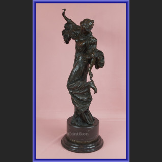 Duża figurka z brązu kobieta w długiej sukni secesyjna rzeźba Duża figurka z brązu kobieta w długiej sukni secesyjna rzeźba