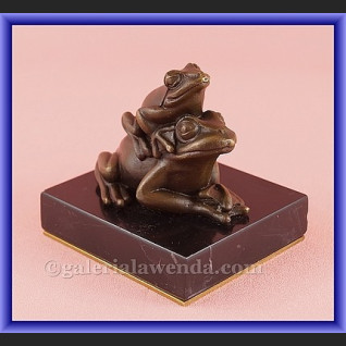 Figurka z brązu żaba dwie urocze żabki