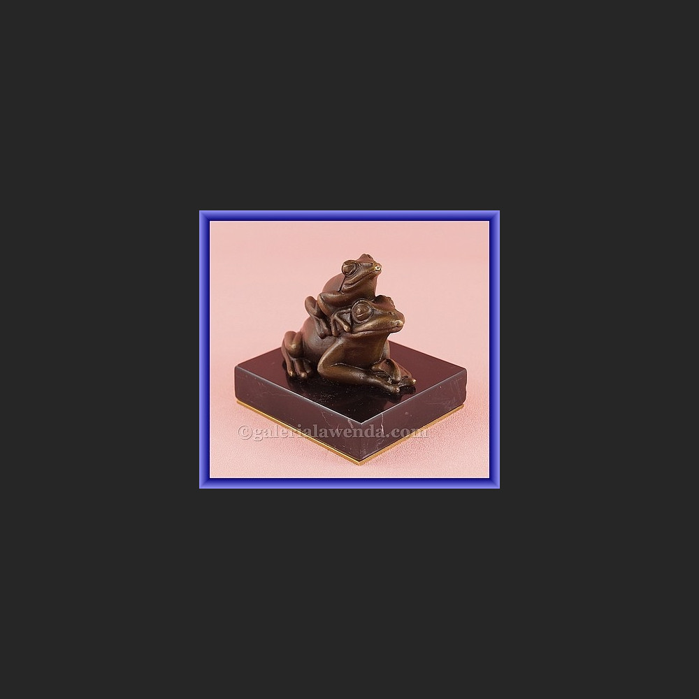 Figurka z brązu żaba dwie urocze żabki