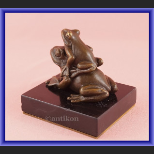 Figurka z brązu żaba dwie urocze żabki