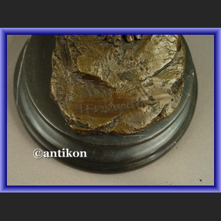 Kobieta z winogronami francuska rzeźba figurka z brązu Kobieta z winogronami francuska rzeźba figurka z brązu