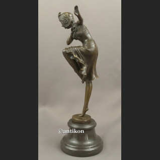 Figurka z brązu tańcząca dziewczyna rzeźba z Francji Figurka z brązu tańcząca dziewczyna rzeźba z Francji
