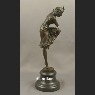 Figurka z brązu tańcząca dziewczyna rzeźba z Francji Figurka z brązu tańcząca dziewczyna rzeźba z Francji