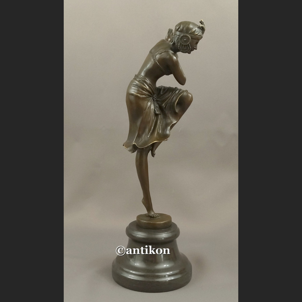 Figurka z brązu tańcząca dziewczyna rzeźba z Francji Figurka z brązu tańcząca dziewczyna rzeźba z Francji