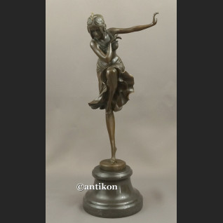 Figurka z brązu tańcząca dziewczyna rzeźba z Francji Figurka z brązu tańcząca dziewczyna rzeźba z Francji
