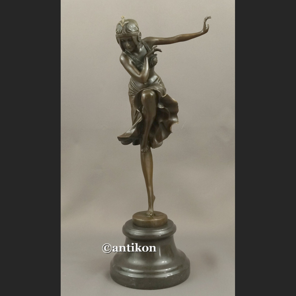 Figurka z brązu tańcząca dziewczyna rzeźba z Francji Figurka z brązu tańcząca dziewczyna rzeźba z Francji