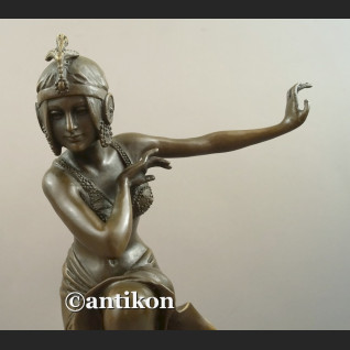 Figurka z brązu tańcząca dziewczyna rzeźba z Francji Figurka z brązu tańcząca dziewczyna rzeźba z Francji