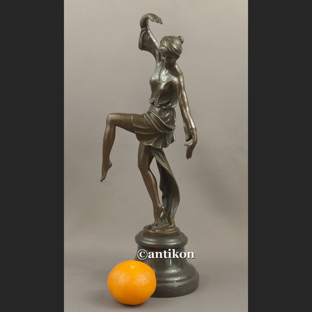 Figurka z brązu taniec z szalem tancerka z brązu