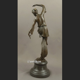 Figurka z brązu taniec z szalem tancerka z brązu