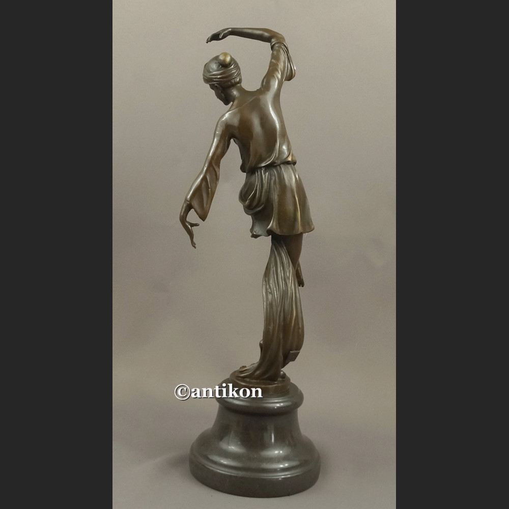 Figurka z brązu taniec z szalem tancerka z brązu