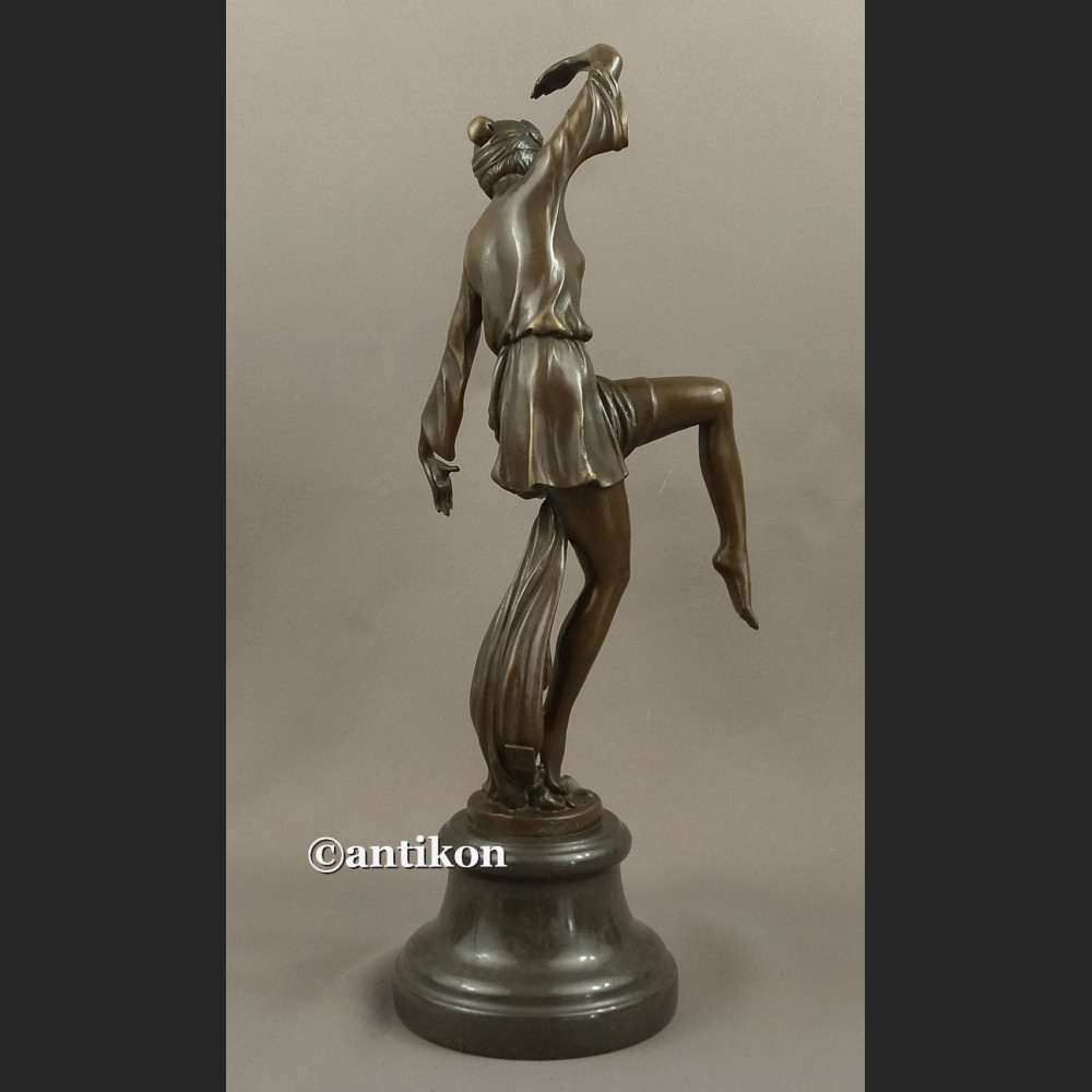 Figurka z brązu taniec z szalem tancerka z brązu