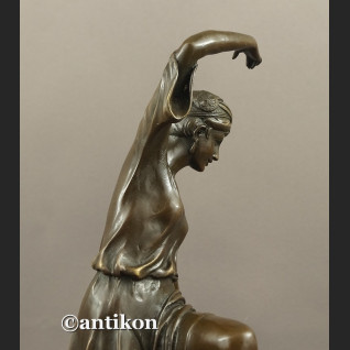 Figurka z brązu taniec z szalem tancerka z brązu