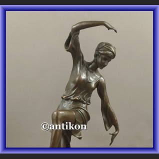 Figurka z brązu taniec z szalem tancerka z brązu