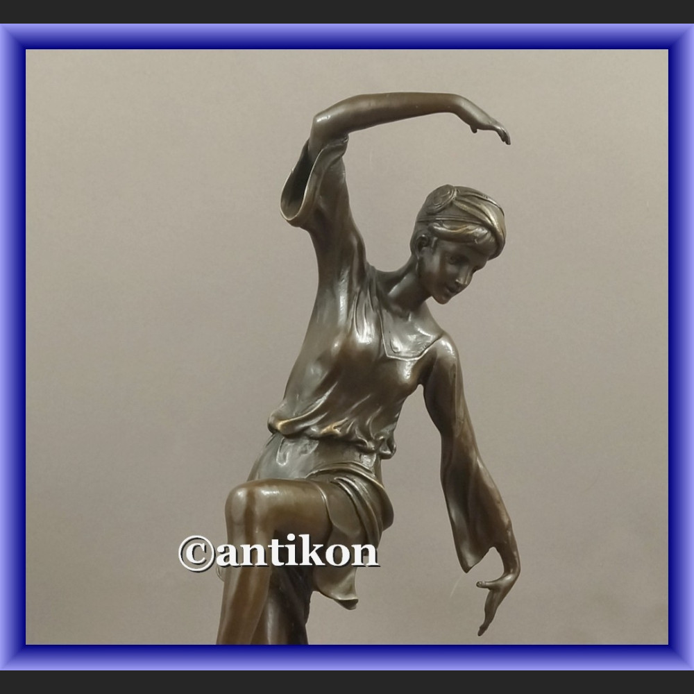 Figurka z brązu taniec z szalem tancerka z brązu