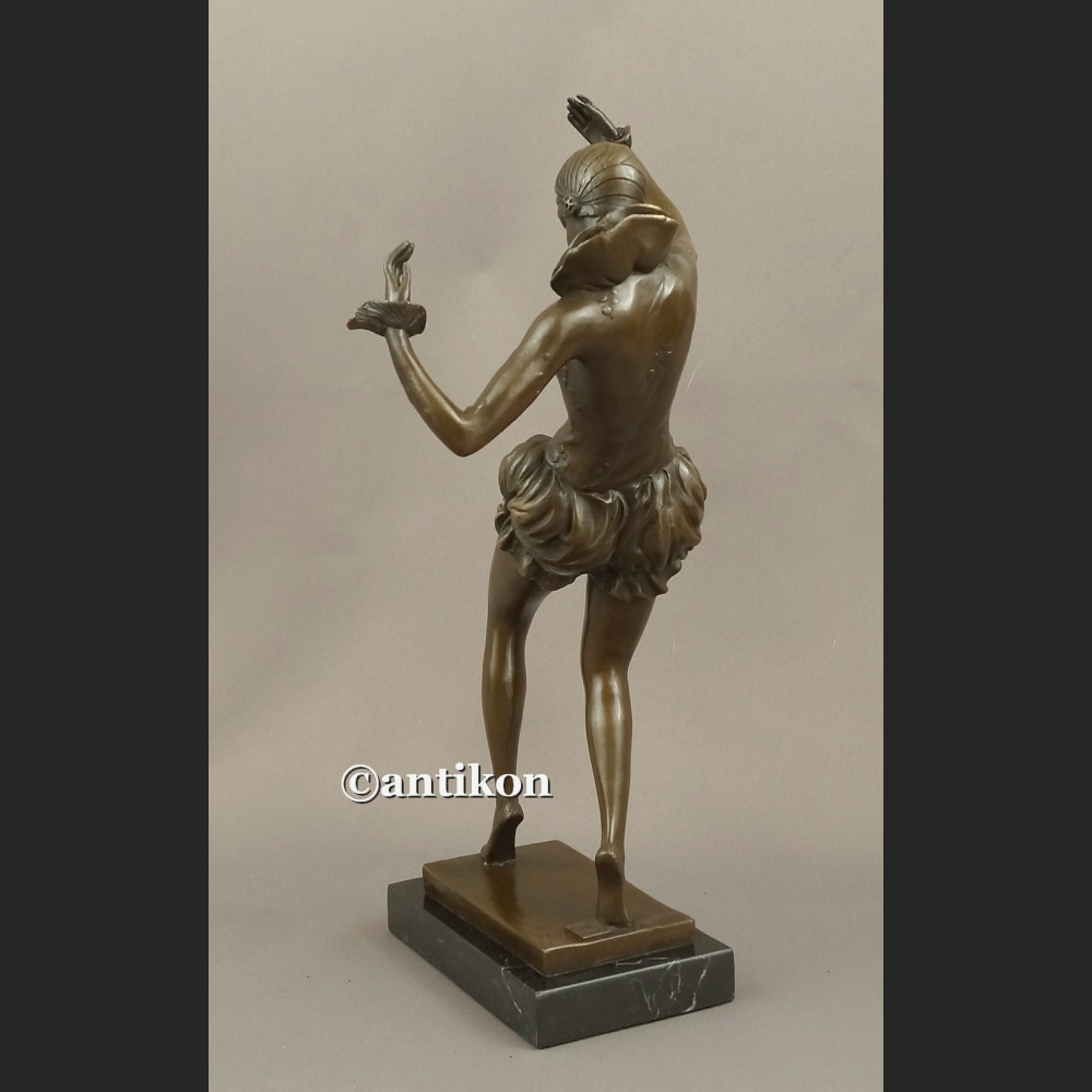 Figurka z brązu zjawiskowa dziewczyna  tancerka z brązu