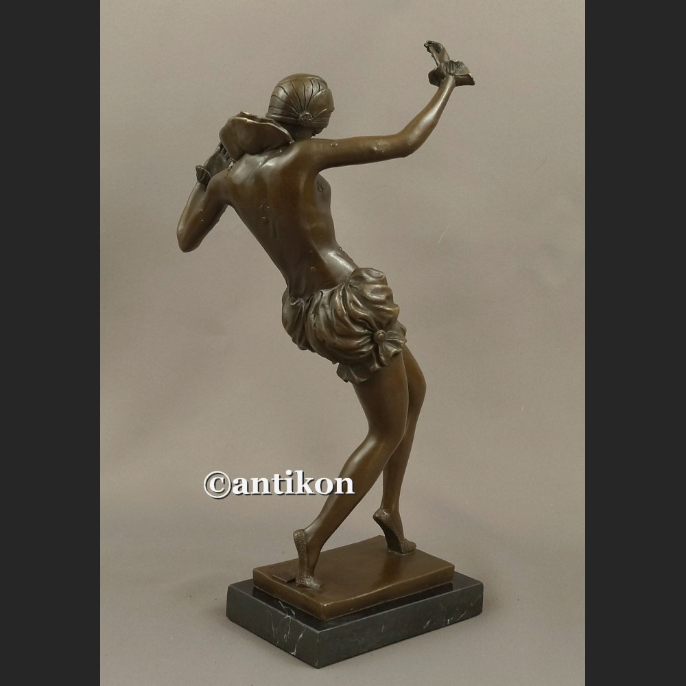 Figurka z brązu zjawiskowa dziewczyna  tancerka z brązu