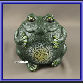 Duża żeliwna żaba ogrodowa na szczęście