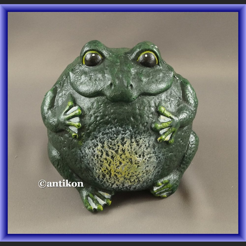 Duża żeliwna żaba ogrodowa na szczęście