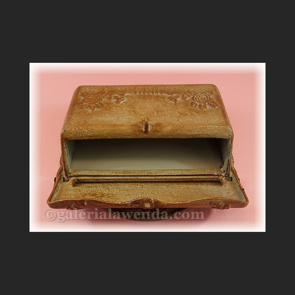 Żeliwna skrzynka na listy vintage