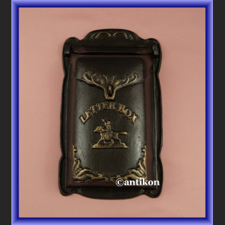 Żeliwna skrzynka na listy rustykalna