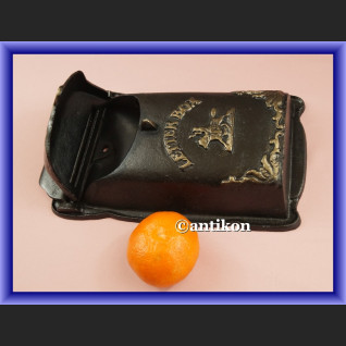 Żeliwna skrzynka na listy rustykalna