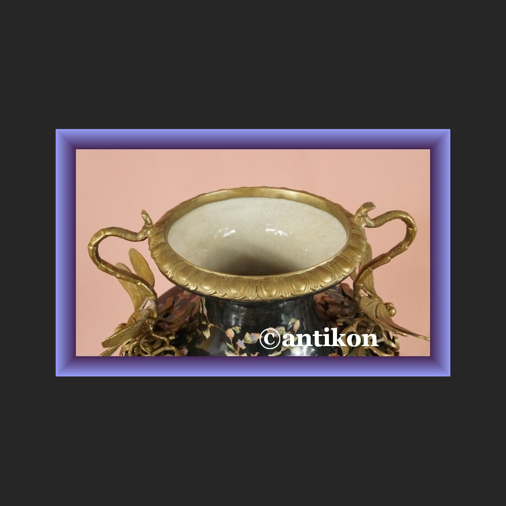 Wielki pałacowy wazon z ważkami malowany