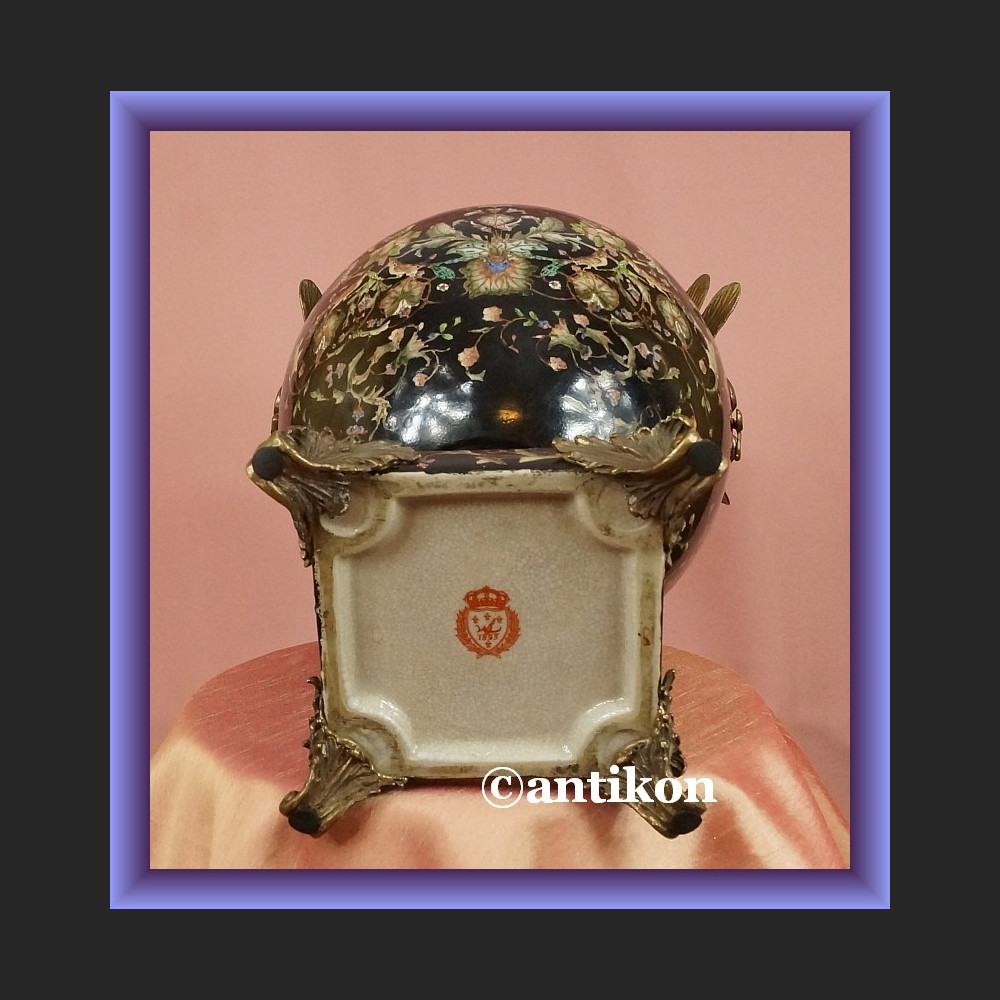 Wielki pałacowy wazon z ważkami malowany