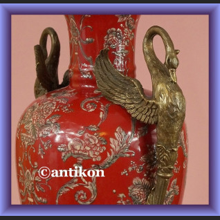 Barokowy wielki wazon z łabędziami Barokowy wielki wazon z łabędziami