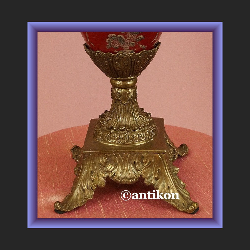 Barokowy wielki wazon z łabędziami Barokowy wielki wazon z łabędziami