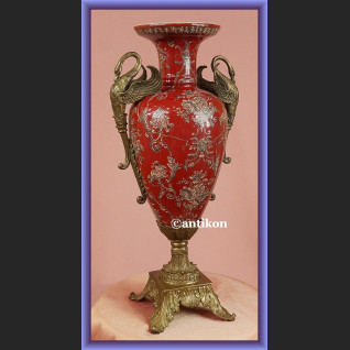 Barokowy wielki wazon z łabędziami Barokowy wielki wazon z łabędziami