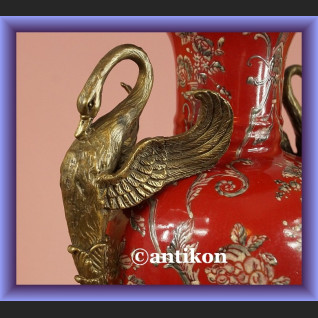 Barokowy wielki wazon z łabędziami Barokowy wielki wazon z łabędziami