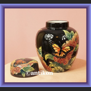 Niesamowity wazon czarny z motylami Niesamowity wazon czarny z motylami