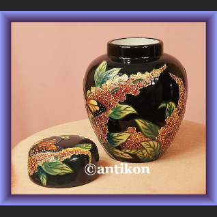 Niesamowity wazon czarny z motylami Niesamowity wazon czarny z motylami