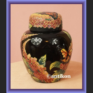 Niesamowity wazon czarny z motylami Niesamowity wazon czarny z motylami