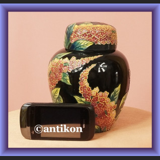 Niesamowity wazon czarny z motylami Niesamowity wazon czarny z motylami