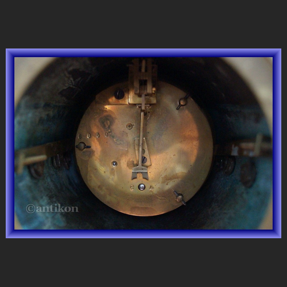 Zegar kominkowy z marmuru z przystawkami Francja XIX w Zegar kominkowy z marmuru z przystawkami Francja XIX w