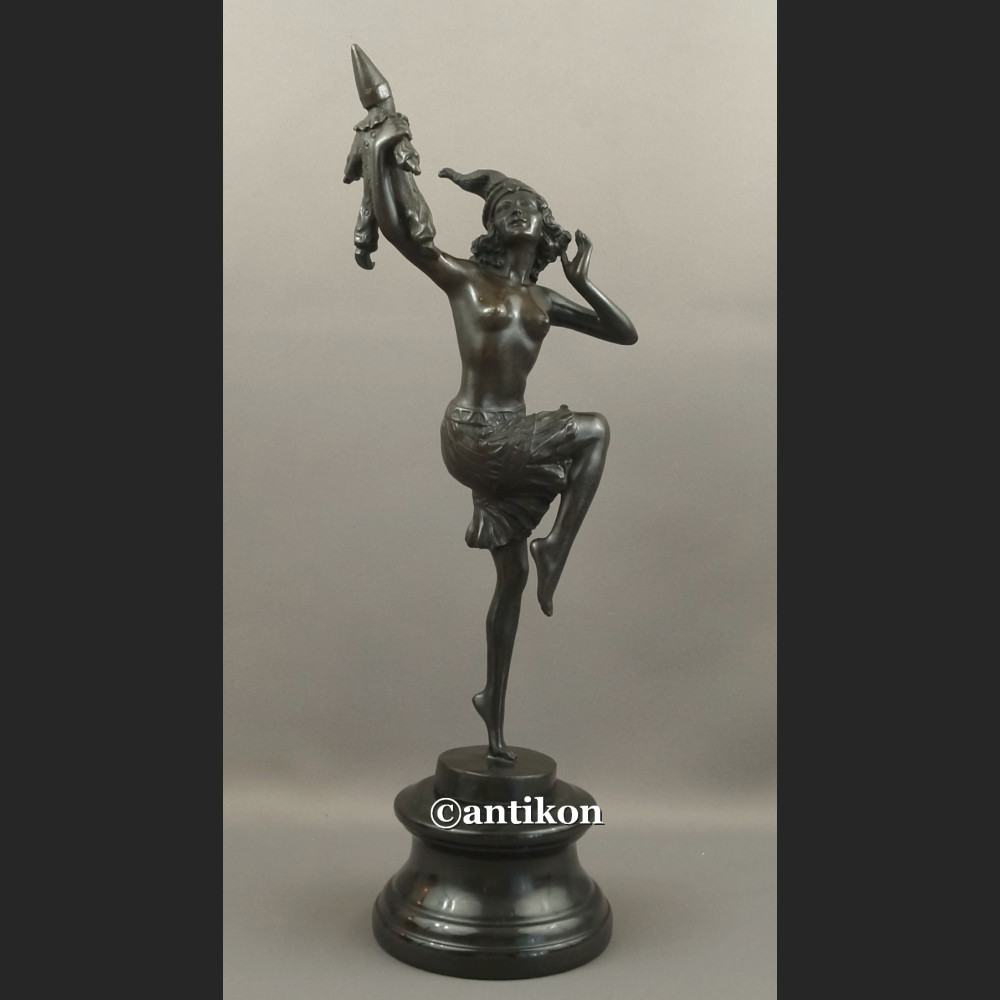 Rzeźba z brązu tancerka śliczna figura
