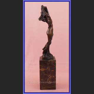 Rzeźba z brązu tancerka śliczna kobiera z chustą