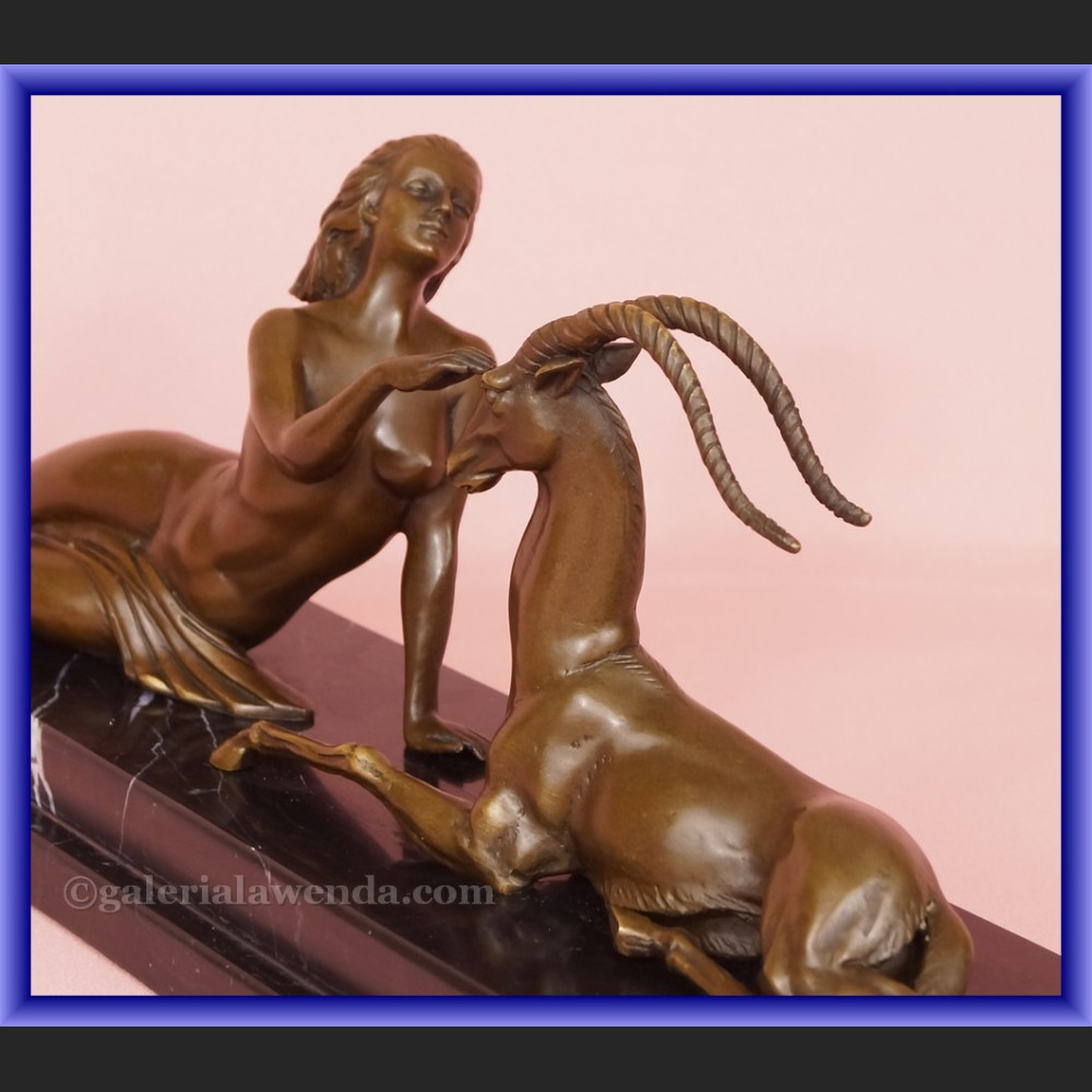 Rzeźba brązu kobieta i antylopa rasowe art deco  Rzeźba brązu kobieta i antylopa rasowe art deco
