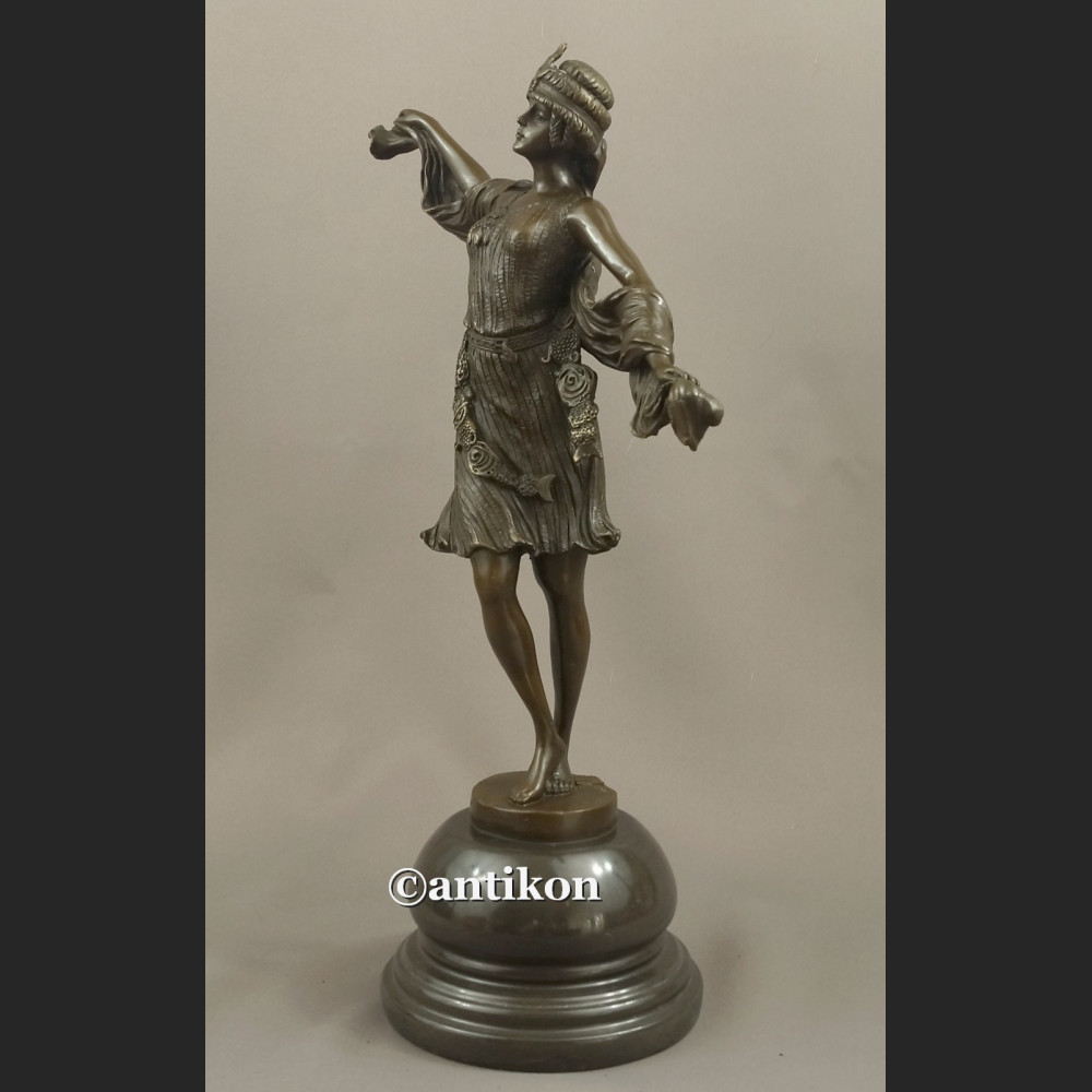 Rzeźba z brązu śliczna tancerka w stylu wschodnim 