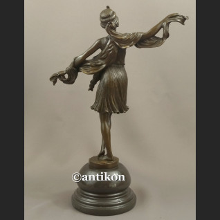 Rzeźba z brązu śliczna tancerka w stylu wschodnim 