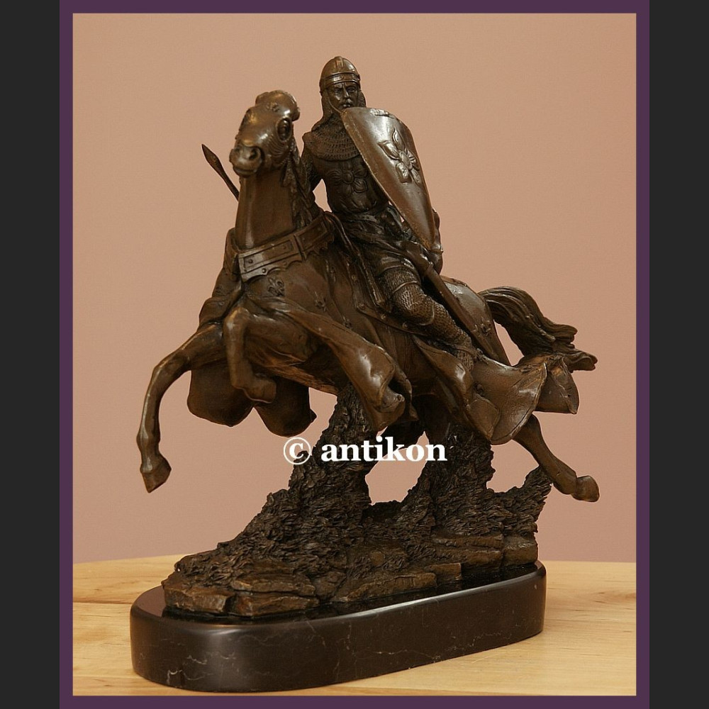 Figura z brązu rycerz w zbroi na koniu kunsztowna rzeźba prawdziwy brąz Figura z brązu rycerz w zbroi na koniu kunsztowna rzeźba prawdziwy brąz