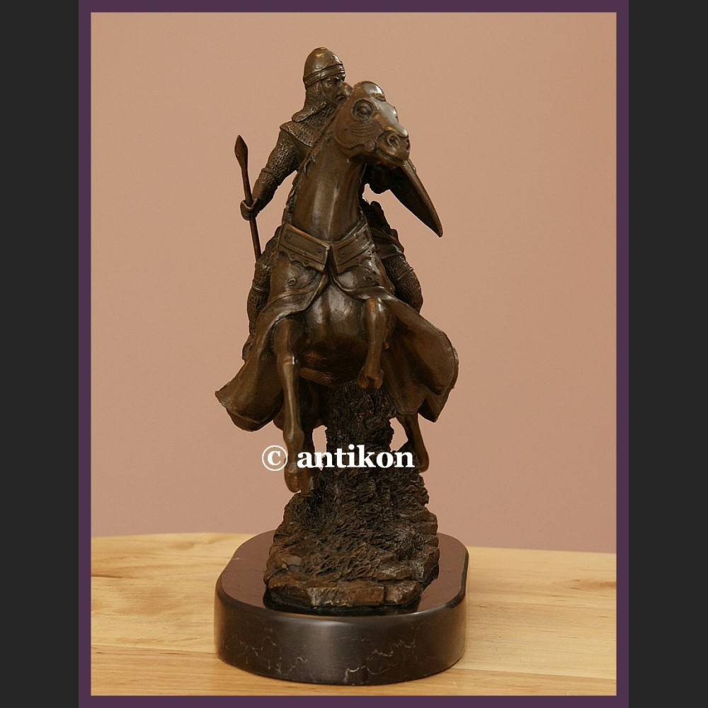 Figura z brązu rycerz w zbroi na koniu kunsztowna rzeźba prawdziwy brąz Figura z brązu rycerz w zbroi na koniu kunsztowna rzeźba prawdziwy brąz