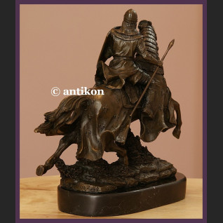 Figura z brązu rycerz w zbroi na koniu kunsztowna rzeźba prawdziwy brąz Figura z brązu rycerz w zbroi na koniu kunsztowna rzeźba prawdziwy brąz