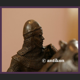 Figura z brązu rycerz w zbroi na koniu kunsztowna rzeźba prawdziwy brąz Figura z brązu rycerz w zbroi na koniu kunsztowna rzeźba prawdziwy brąz