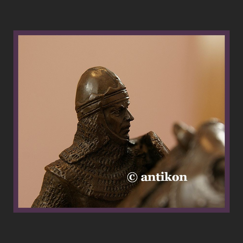 Figura z brązu rycerz w zbroi na koniu kunsztowna rzeźba prawdziwy brąz Figura z brązu rycerz w zbroi na koniu kunsztowna rzeźba prawdziwy brąz