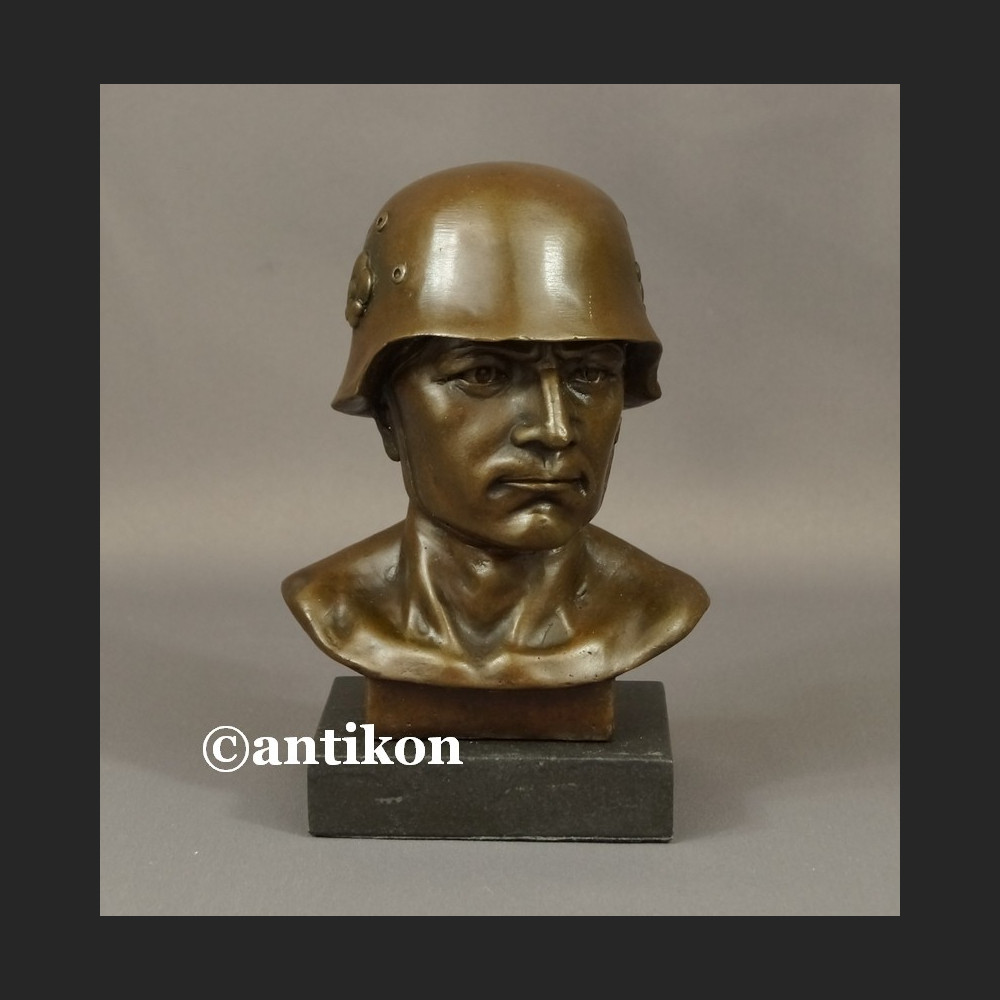 Figurka z brązu popiersie żołnierz w hełmie 
