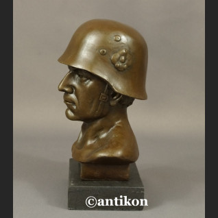 Figurka z brązu popiersie żołnierz w hełmie Figurka z brązu popiersie żołnierz w hełmie