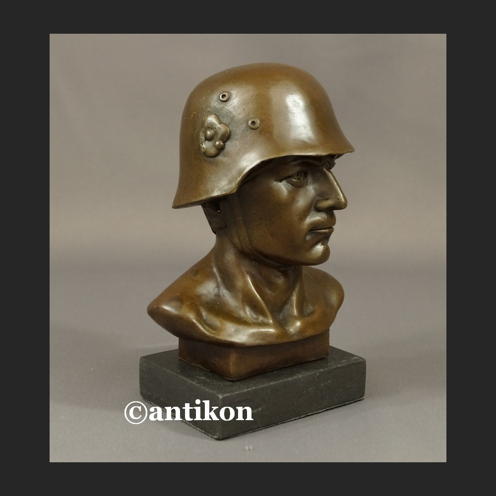 Figurka z brązu popiersie żołnierz w hełmie Figurka z brązu popiersie żołnierz w hełmie